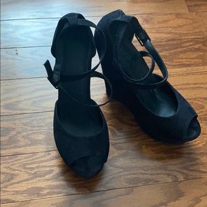 Black Wedged Sandals!